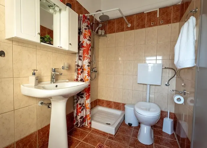 Elvira's Nyaraló Agriá